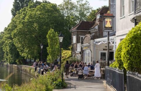 Luxury Investment Apartment with Balcony, in London Near Brentford