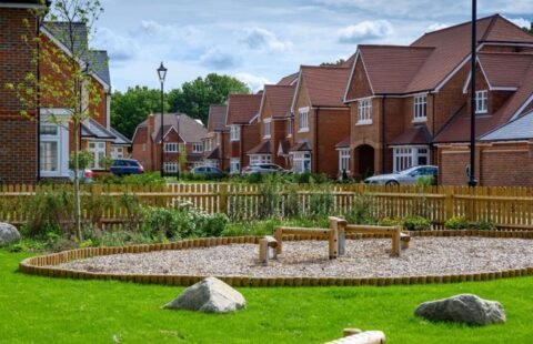 Charming 2-Bedroom Home in Cranleigh, Surrey