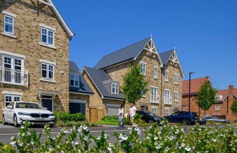 Spacious Luxury Homes in Fleet, Hampshire Convenient London Commute