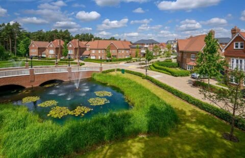 Luxury Big mt2 Homes in Fleet, Hampshire Easy Access to London