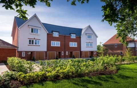 Horsam, Elegant 4-Bedroom Rubus House for Immediate Move-In