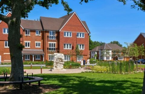 Modern 4-Bedroom Home in Highwood Village, Horsham